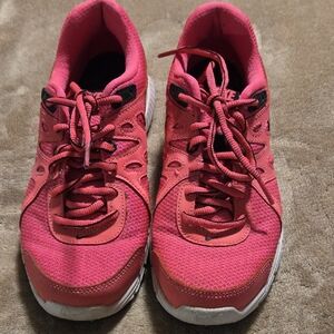 Nike Women's Bright Pink Sneakers